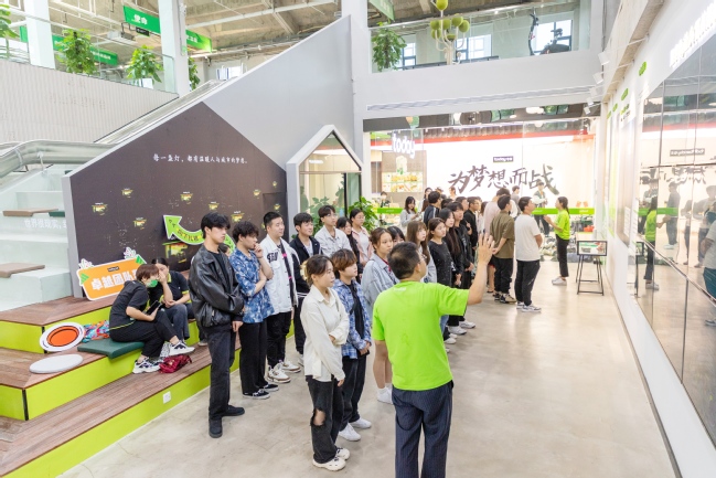 商學(xué)院學(xué)子探訪Today夢(mèng)工廠 沉浸式體驗(yàn)企業(yè)文化，激發(fā)成長(zhǎng)新動(dòng)能